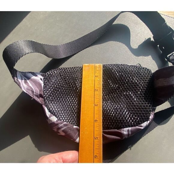 Pink Victoria’s Secret Fanny pack grey white swirls on black adjustable bum bag - Picture 7 of 8